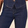 calca jeans com corte alfaiataria 2