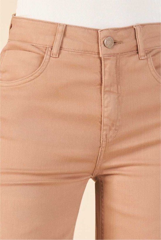 calca reta em sarja com bolsos