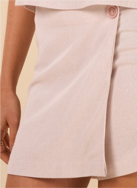 short saia listra minimalista em linho