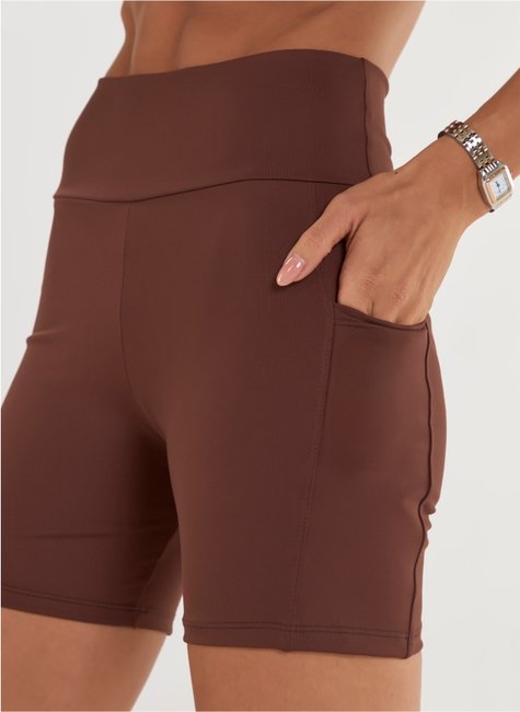 short fitness com bolsos laterais e uv 50